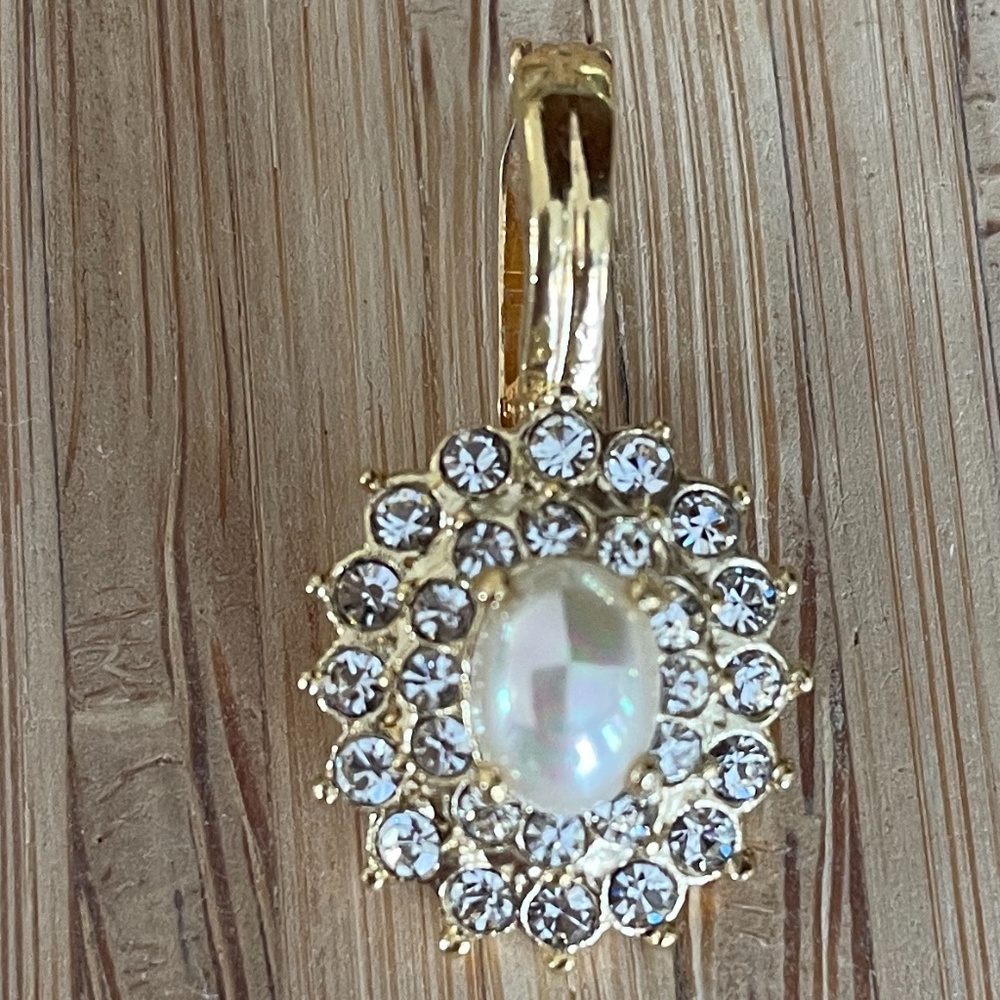 Roman Mother of Pear Gold Colored Diamond Accents Chain Pendant